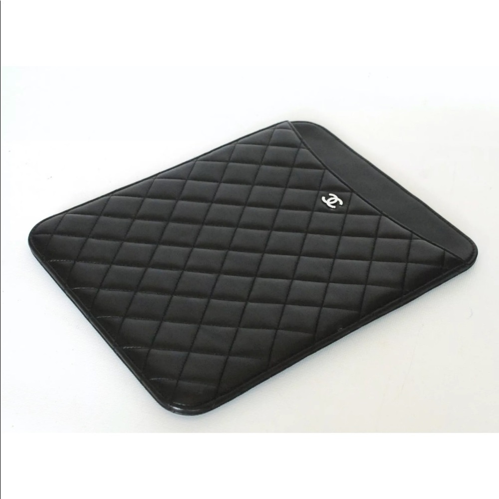 🚫SOLD🚫CHANEL BLACK IPAD HOLDER ENTRUPY AUTHENTICATED🚫SOLD🚫